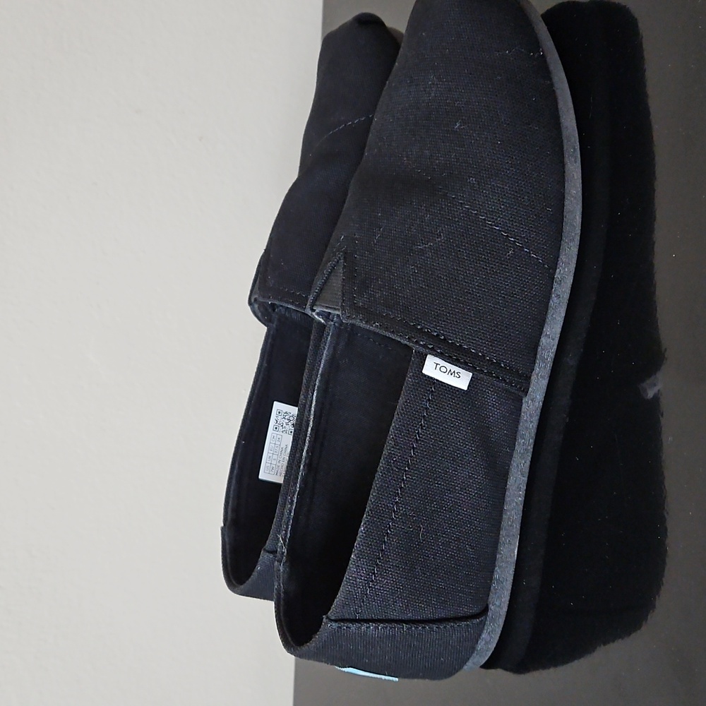 Toms Classic Canvas Slip On Shoes